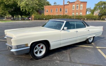 Cadillac-DeVille-1970-Sedan-1