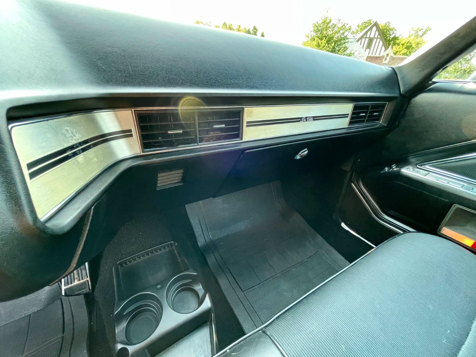 Cadillac-DeVille-1970-Sedan-21