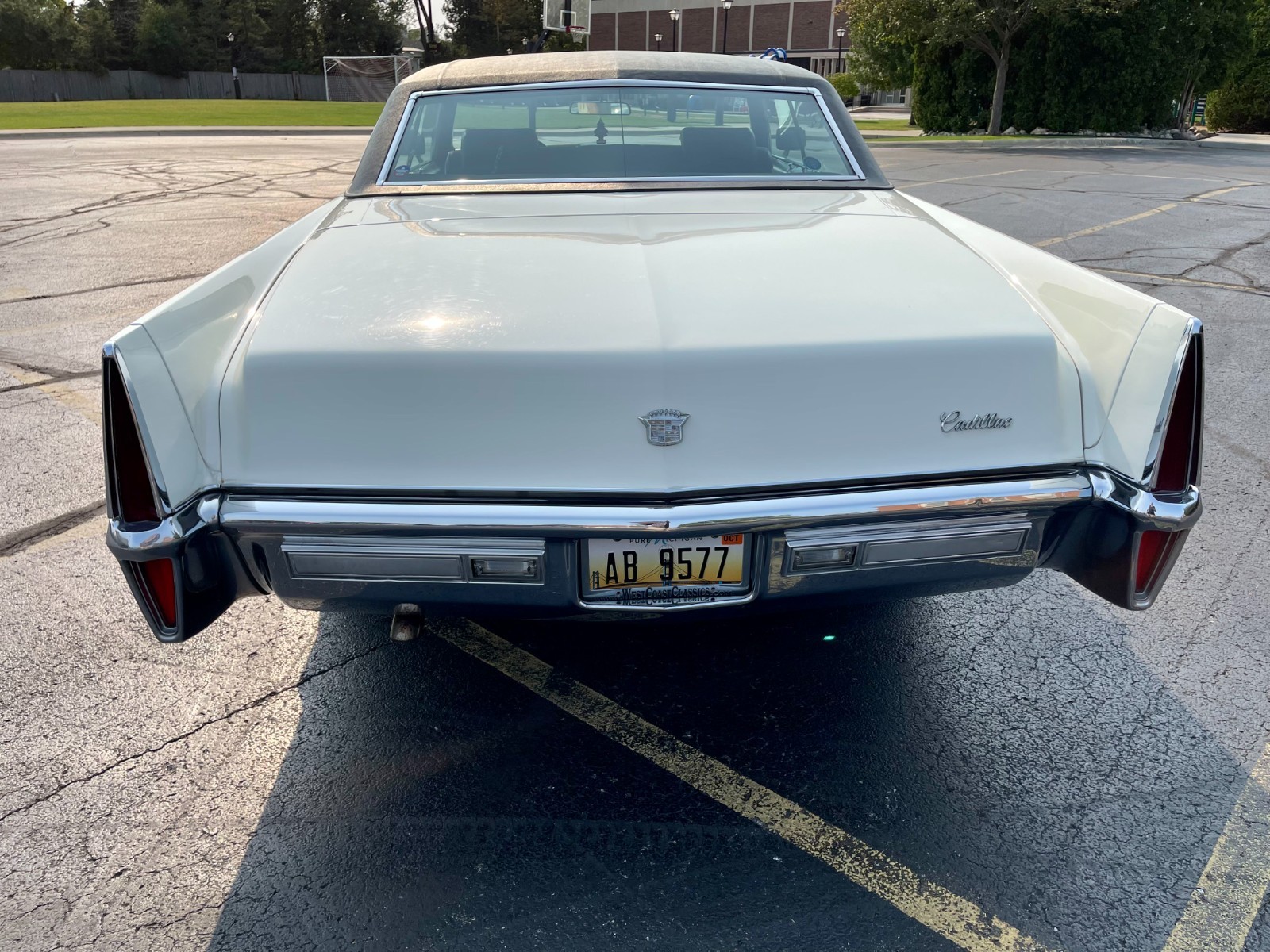 Cadillac-DeVille-1970-Sedan-4