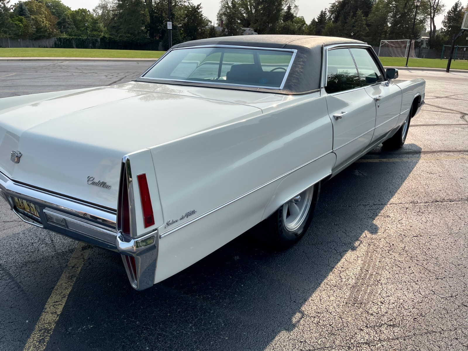 Cadillac-DeVille-1970-Sedan-5