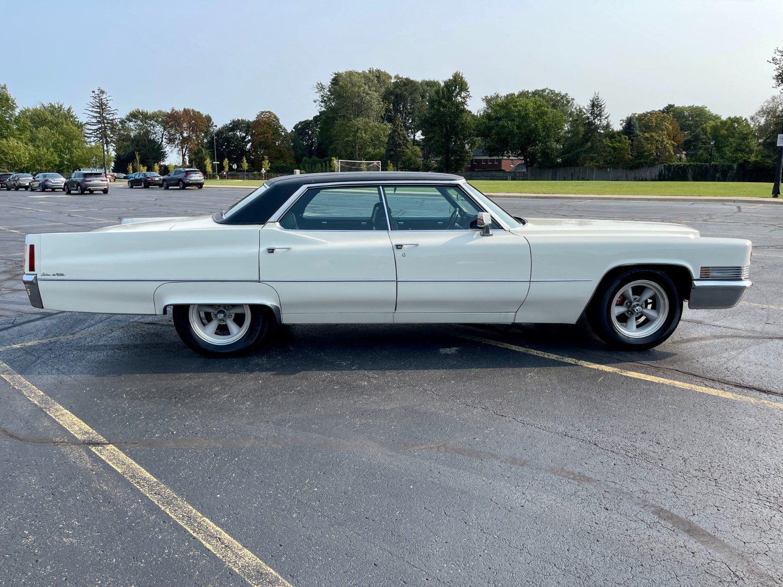 Cadillac-DeVille-1970-Sedan-6