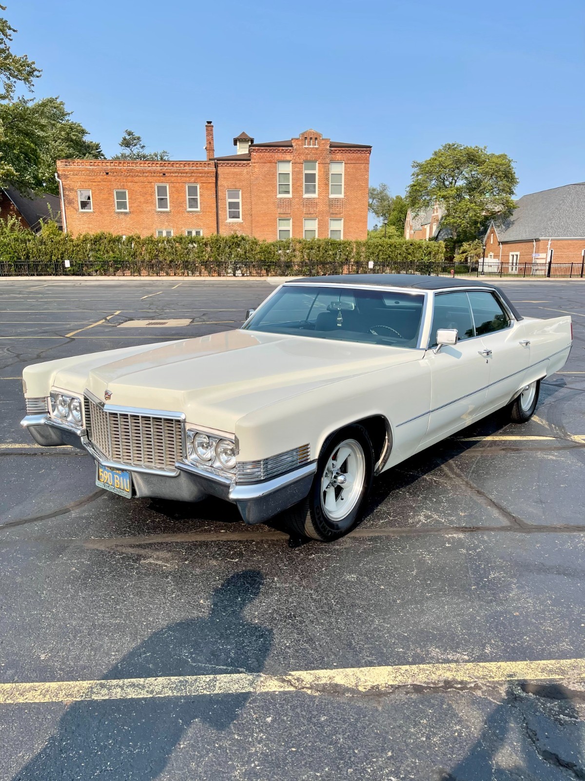 Cadillac-DeVille-1970-Sedan