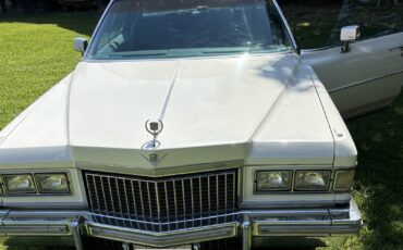 Cadillac-DeVille-1975-1