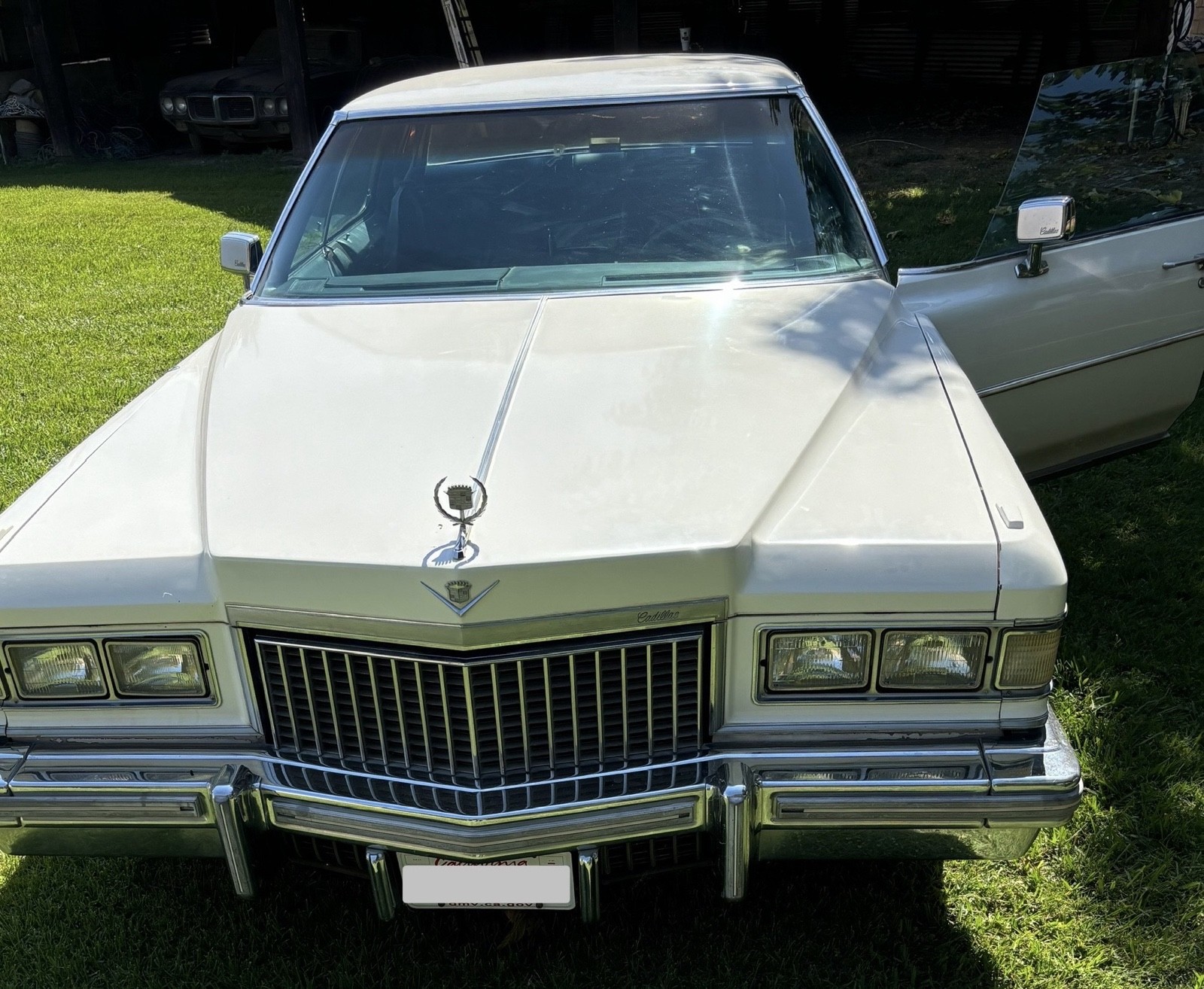 Cadillac-DeVille-1975-1