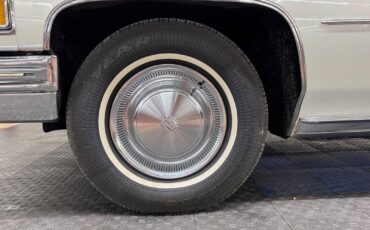 Cadillac-DeVille-1975-24