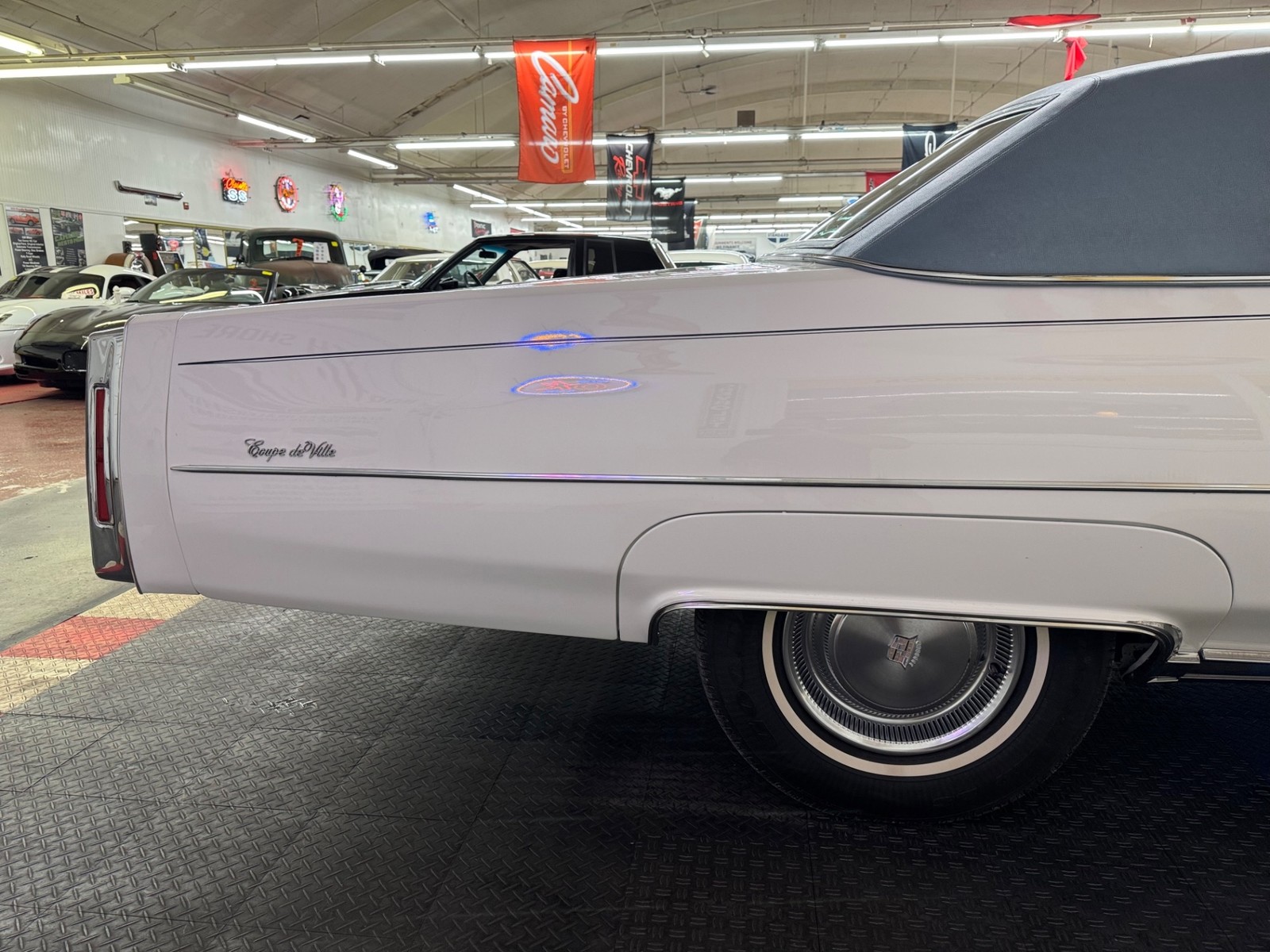 Cadillac-DeVille-1975-26