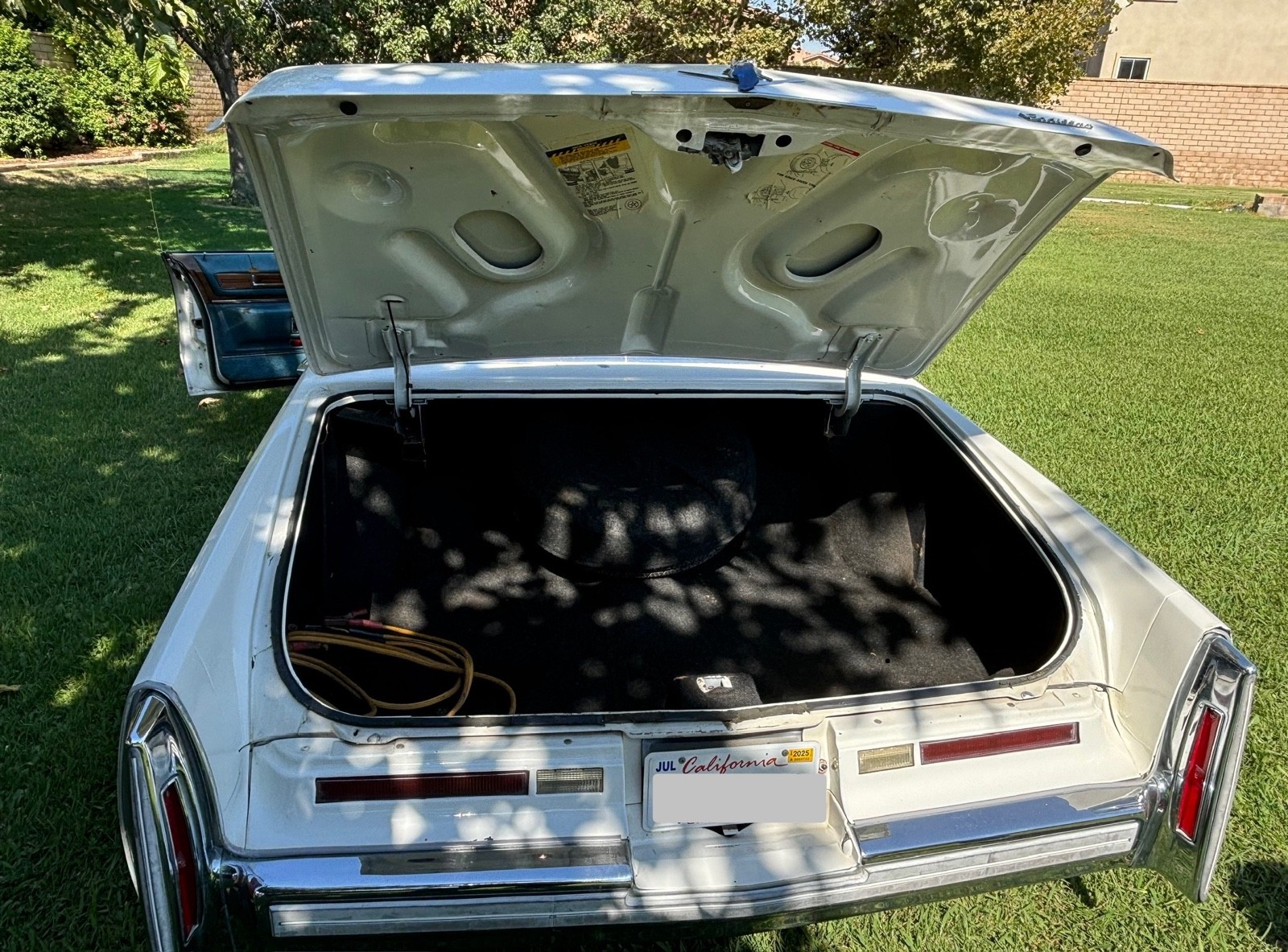 Cadillac-DeVille-1975-3