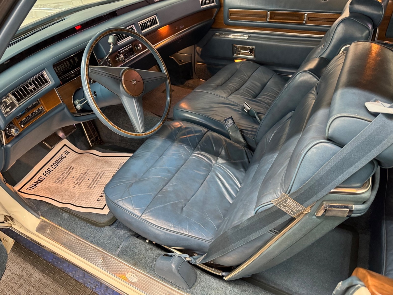 Cadillac-DeVille-1975-30