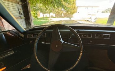 Cadillac-DeVille-1975-4