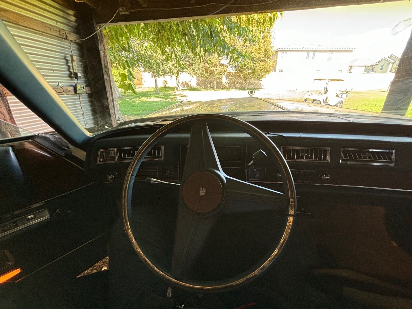 Cadillac-DeVille-1975-4