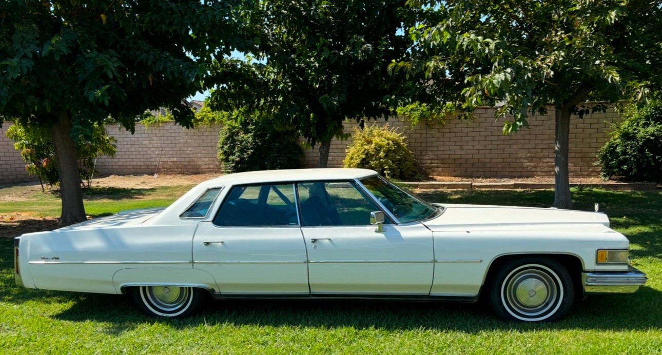 Cadillac-DeVille-1975