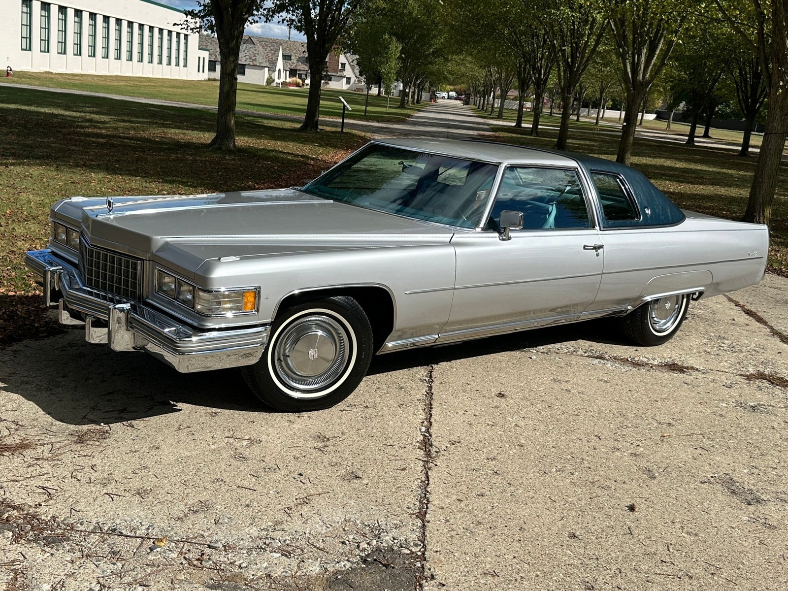 Cadillac-DeVille-1976