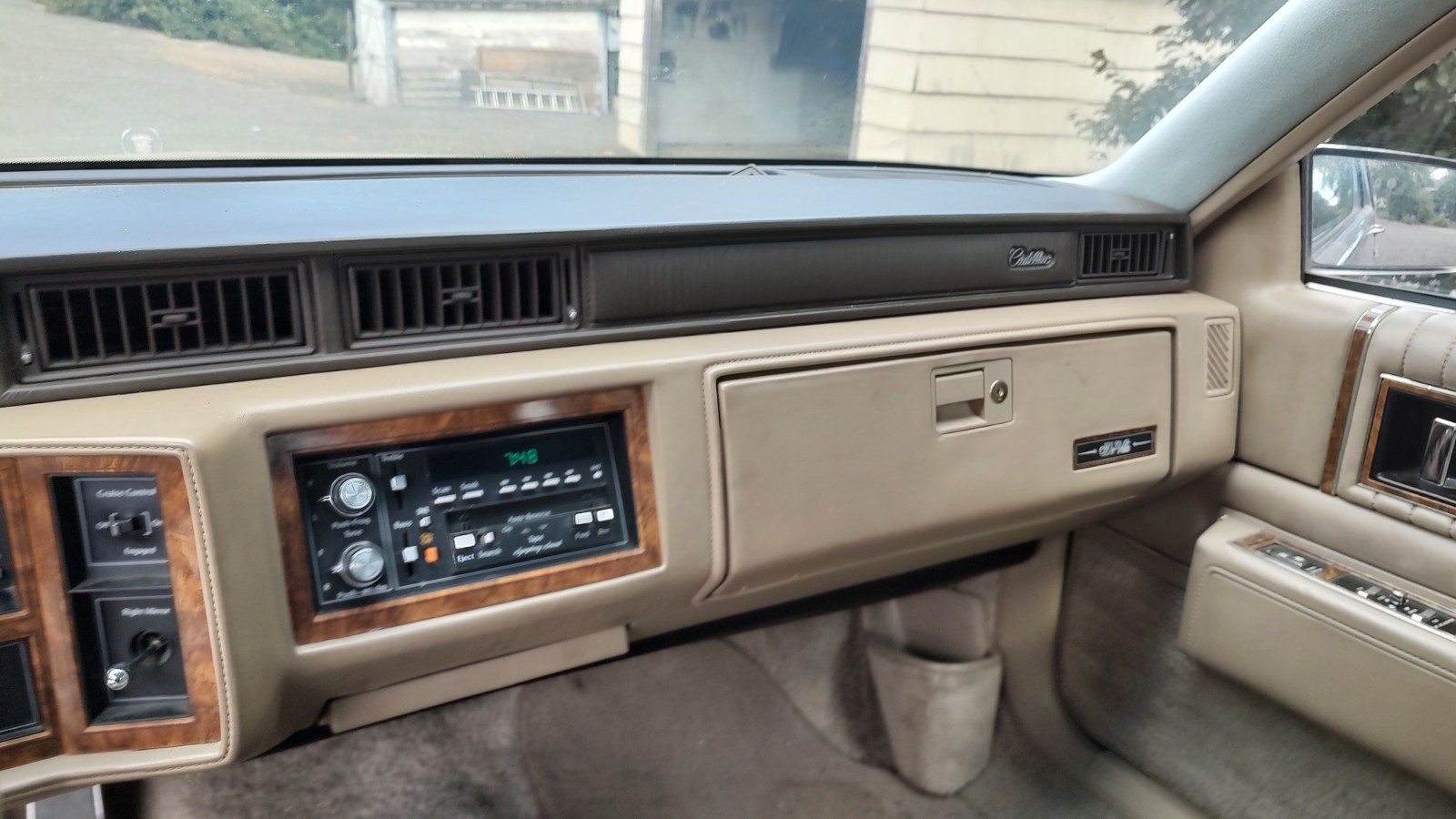 Cadillac-DeVille-1985-2-Door-Coupe-10