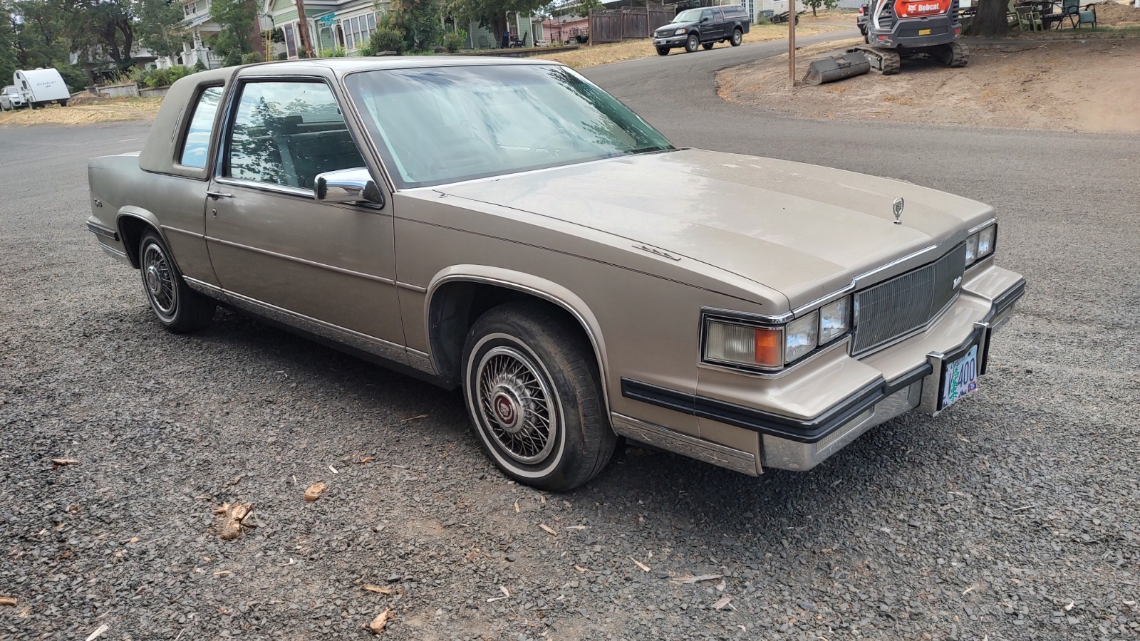 Cadillac-DeVille-1985-2-Door-Coupe-3