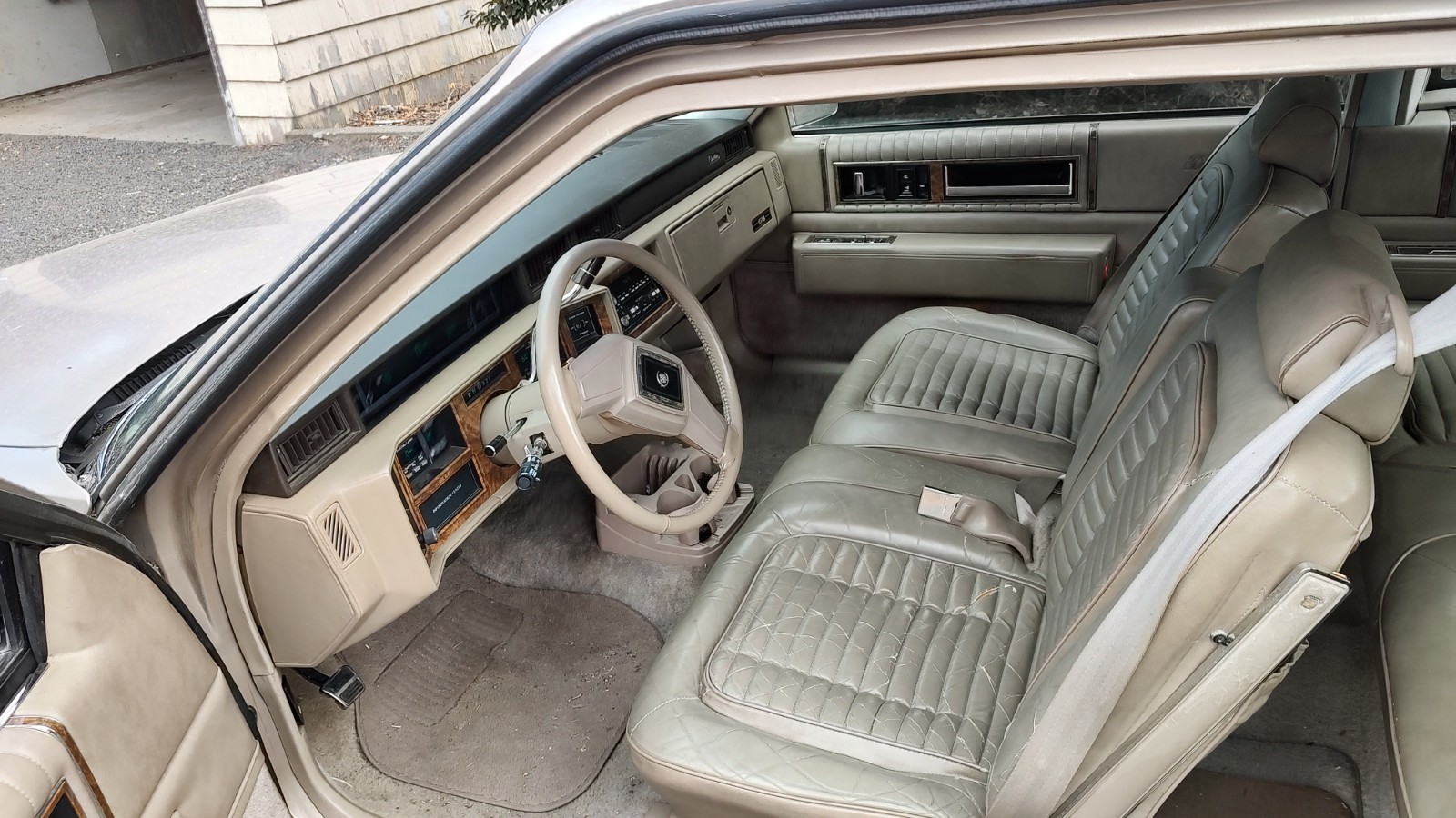Cadillac-DeVille-1985-2-Door-Coupe-5