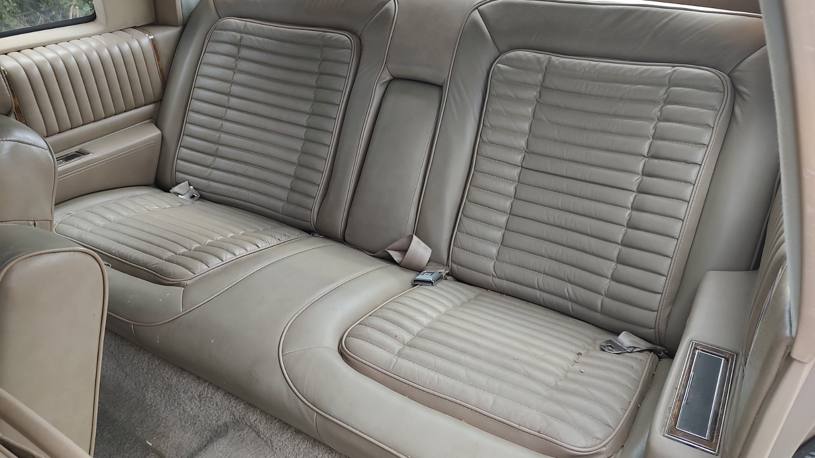 Cadillac-DeVille-1985-2-Door-Coupe-6