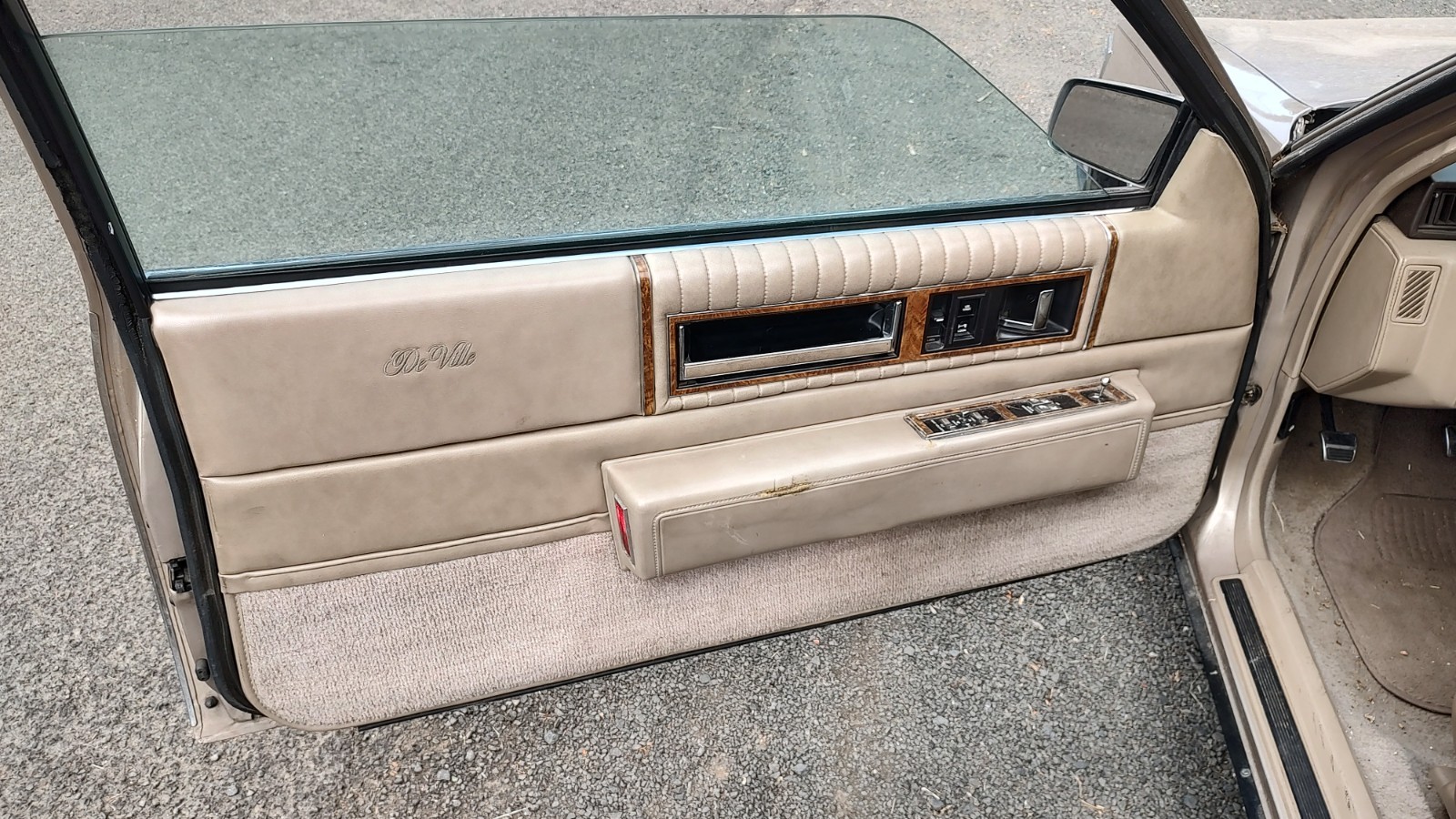Cadillac-DeVille-1985-2-Door-Coupe-8