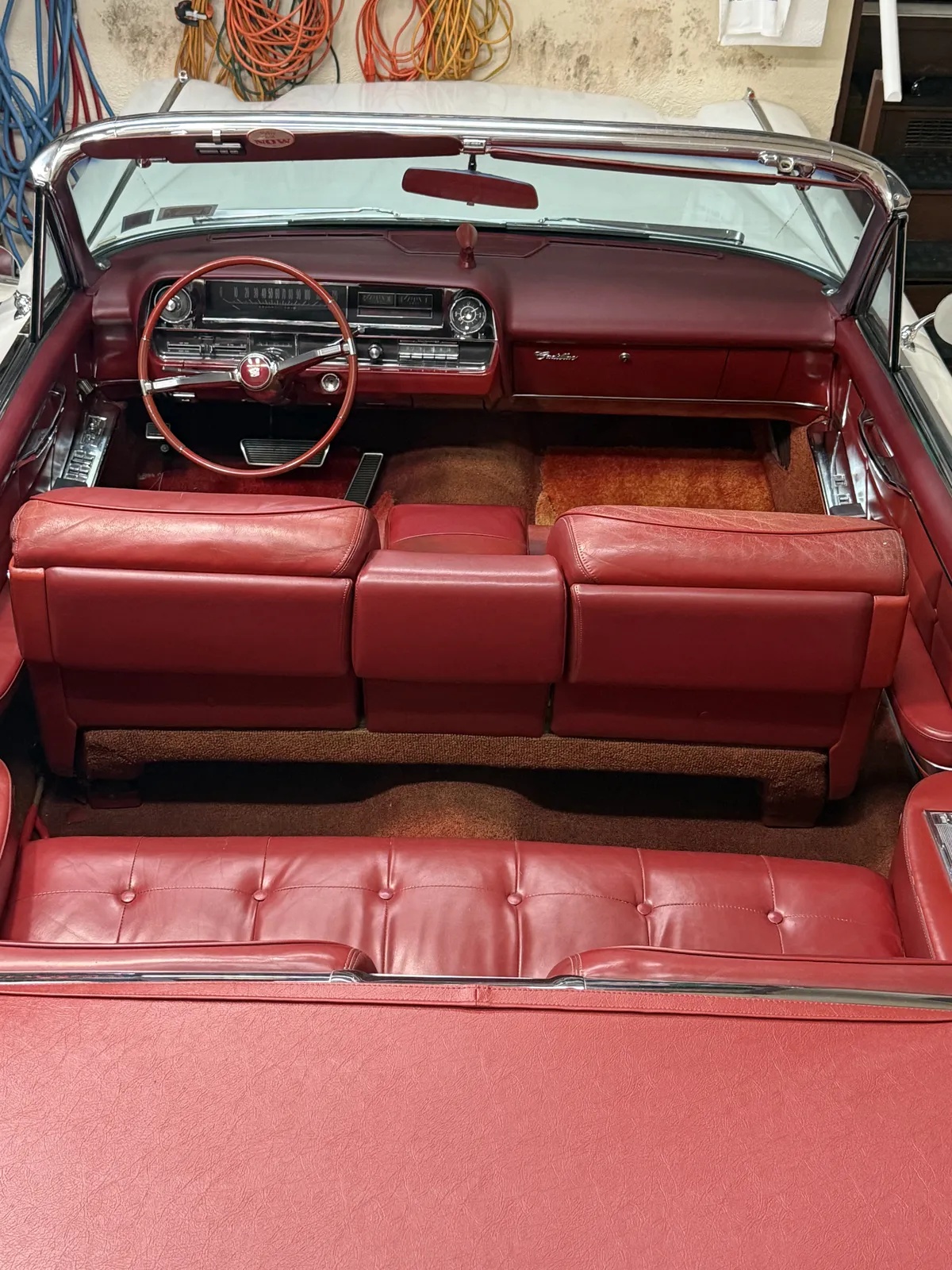 Cadillac-Deville-1963-White-Red-4