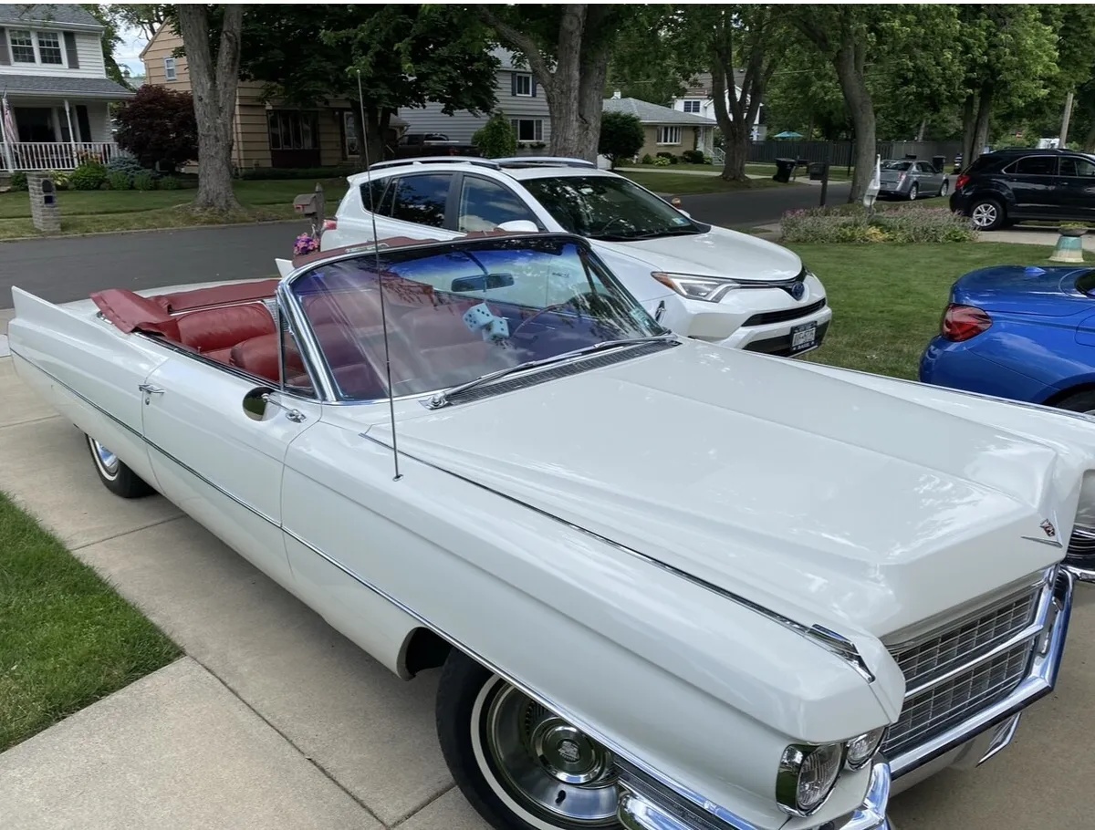 Cadillac-Deville-1963-White-Red-5