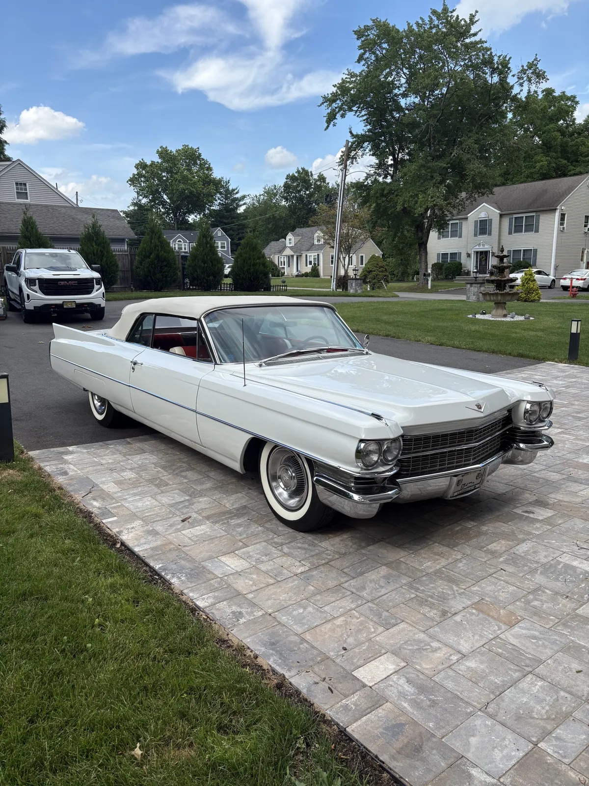 Cadillac-Deville-1963-White-Red-And-White-1