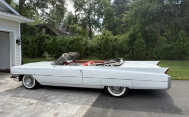 Cadillac-Deville-1963-White-Red-And-White-2