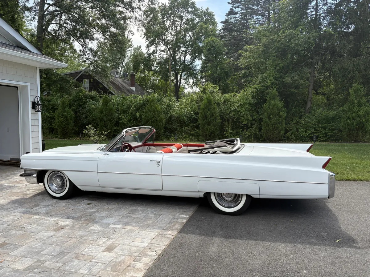 Cadillac-Deville-1963-White-Red-And-White-2