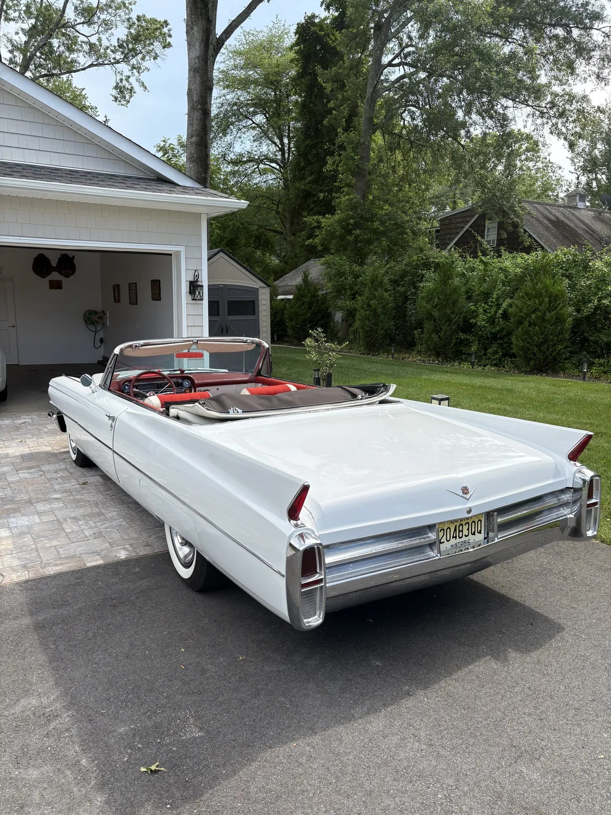 Cadillac-Deville-1963-White-Red-And-White-3