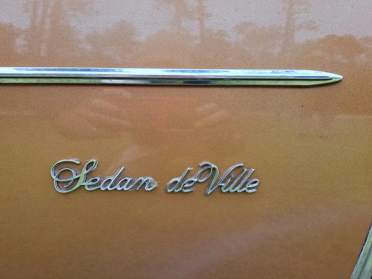 Cadillac-Deville-1971-Duchess-Gold-White-13