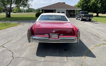 Cadillac-Deville-1975-Red-Red-Leather-3