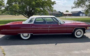 Cadillac-Deville-1975-Red-Red-Leather-4