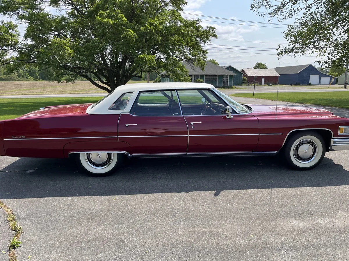 Cadillac-Deville-1975-Red-Red-Leather-4