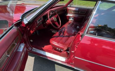 Cadillac-Deville-1975-Red-Red-Leather-5