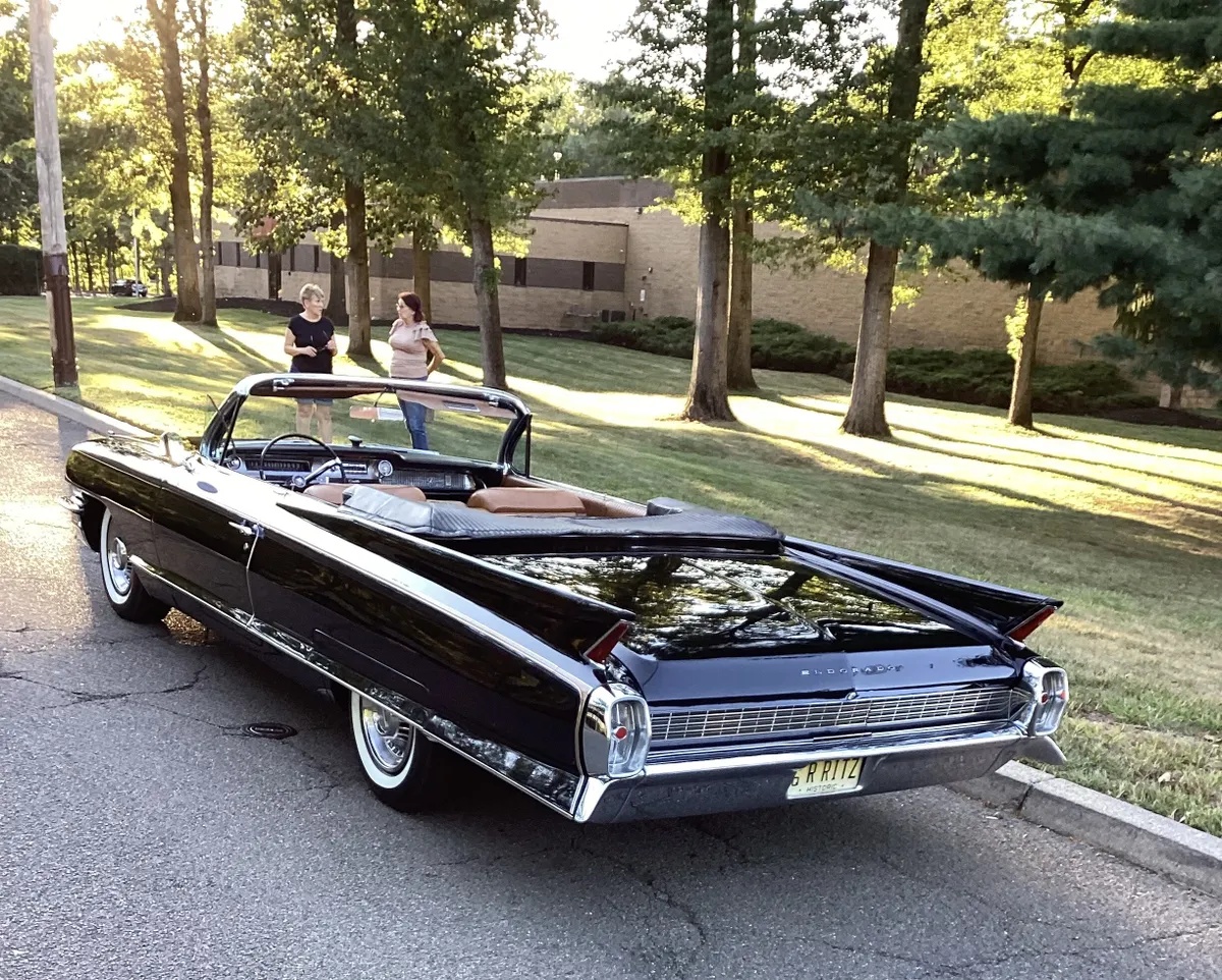 Cadillac-Eldorado-1962-Black-Saddle-Tan-11