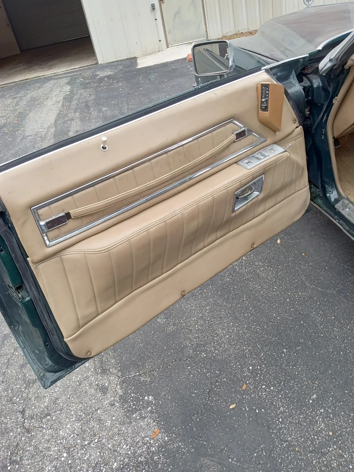 Cadillac-Eldorado-1972-Dark-Green-Tan-9