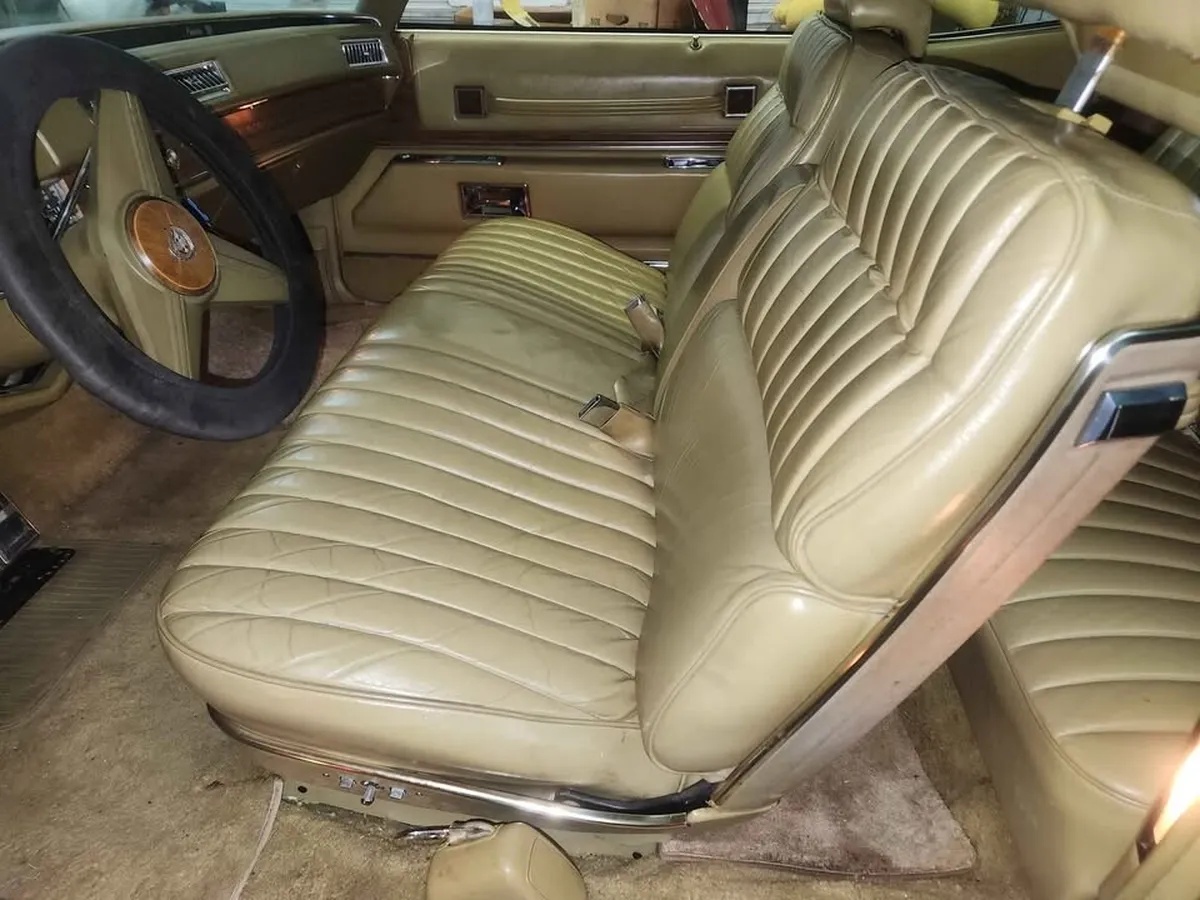Cadillac-Eldorado-1974-Gold-Gold-3