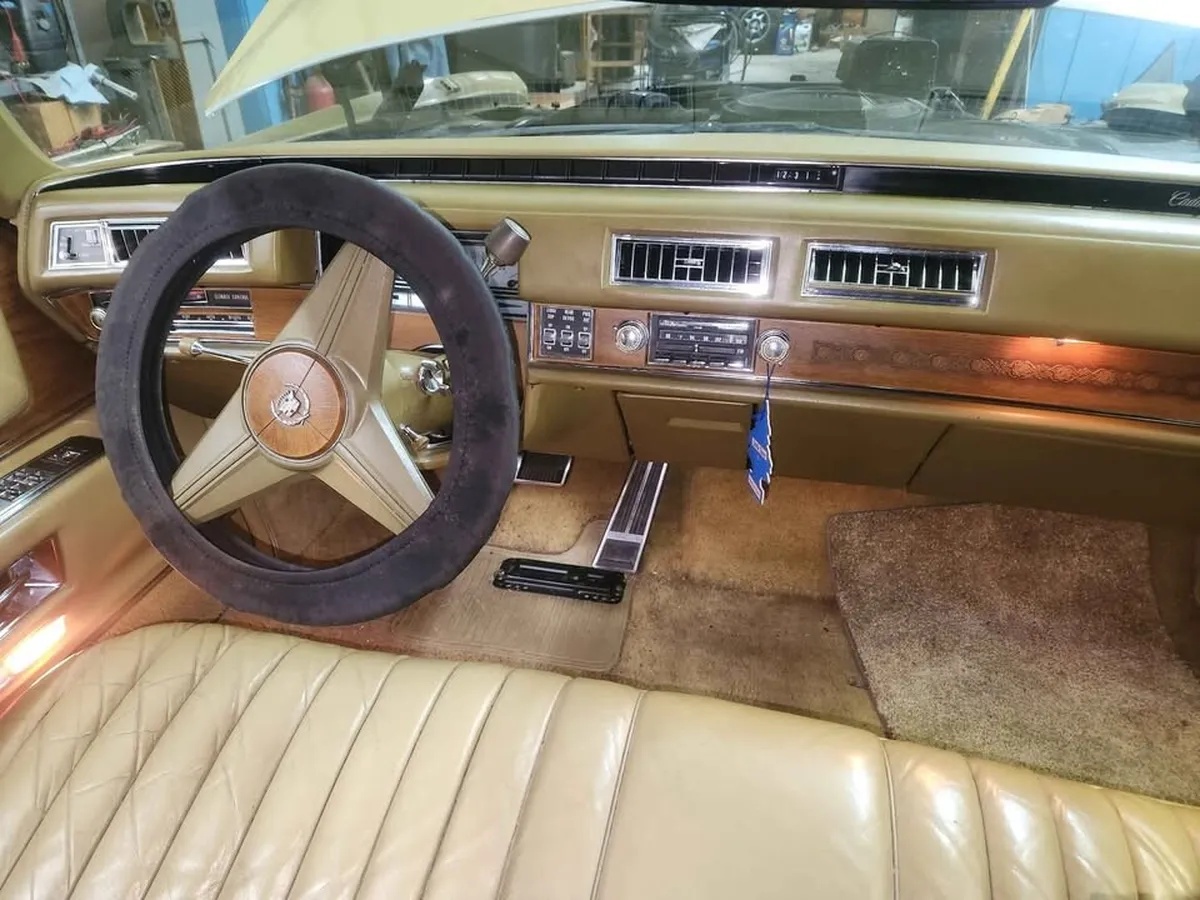 Cadillac-Eldorado-1974-Gold-Gold-5