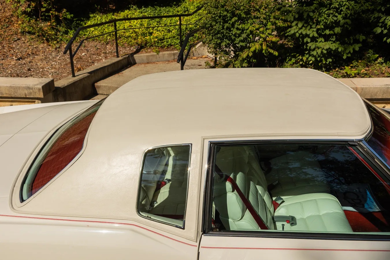 Cadillac-Eldorado-1977-Cotillon-White-White-10