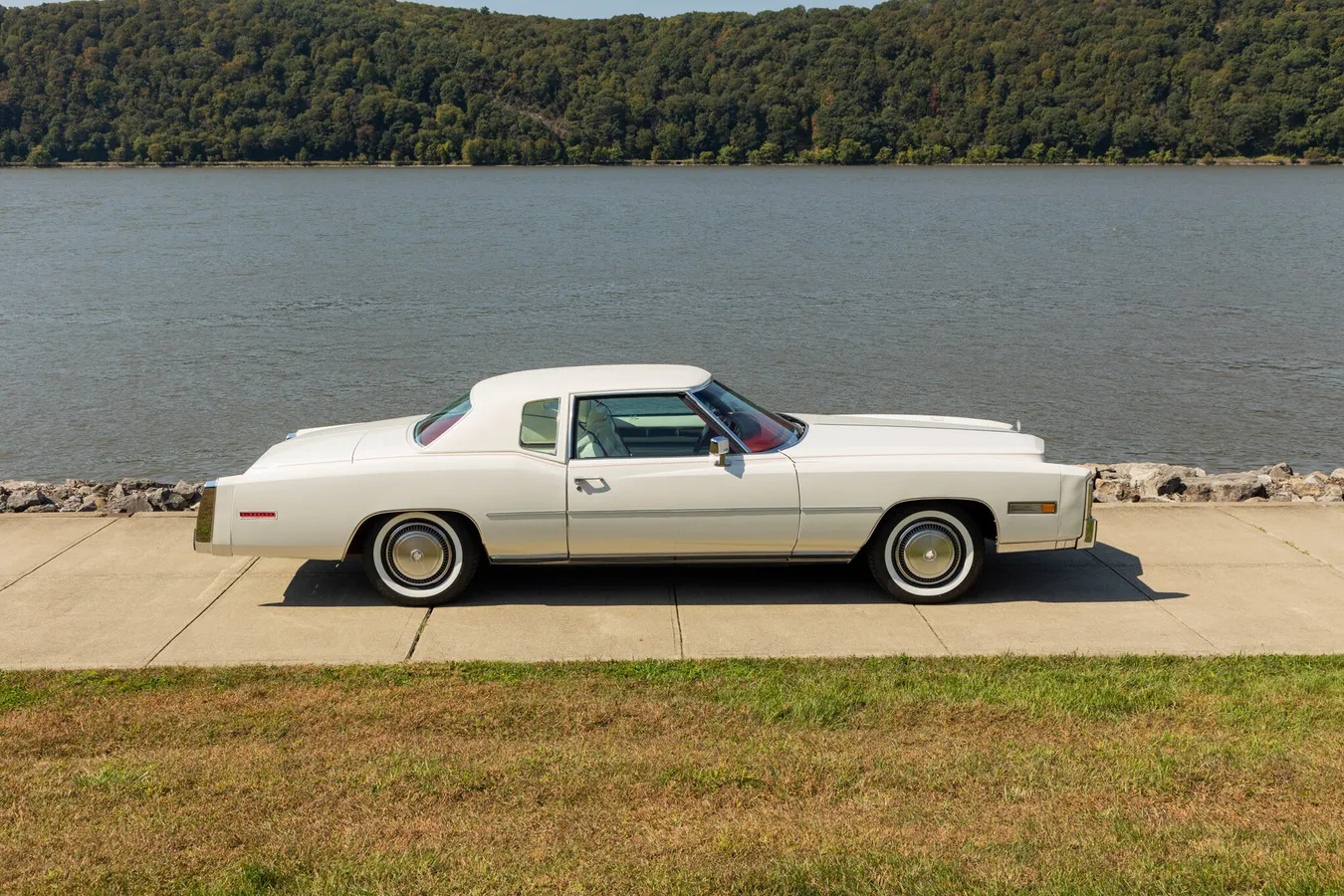 Cadillac-Eldorado-1977-Cotillon-White-White-4
