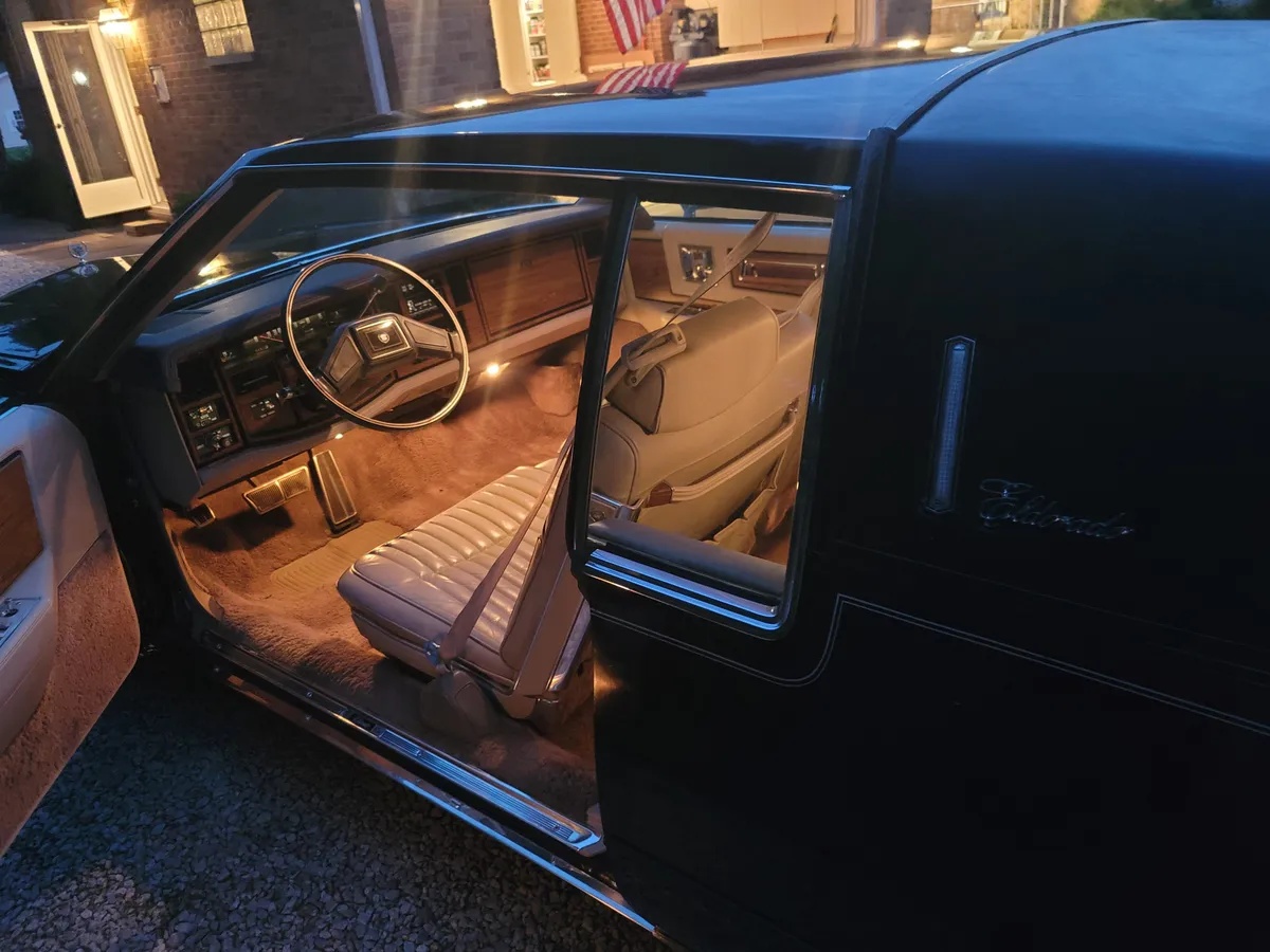 Cadillac-Eldorado-1984-Black-Gray-11
