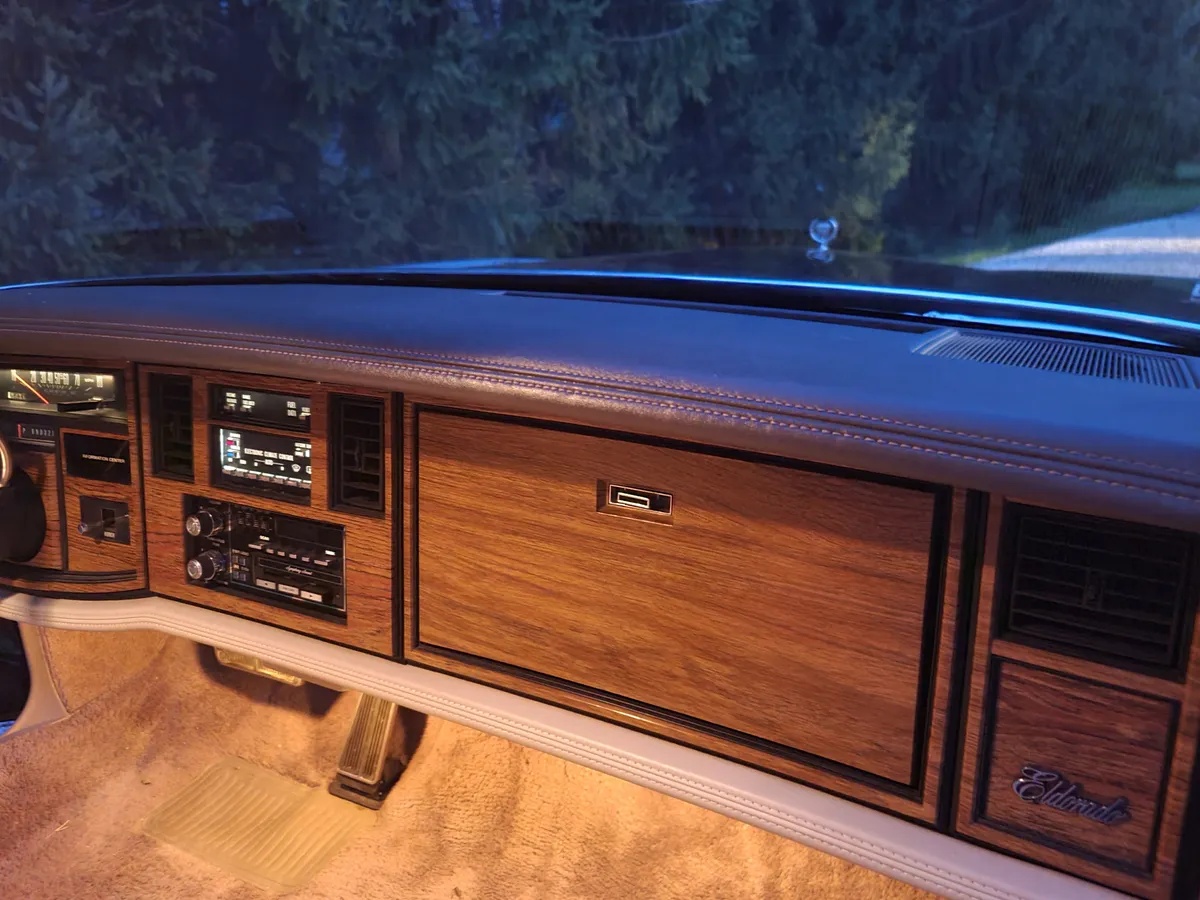 Cadillac-Eldorado-1984-Black-Gray-14