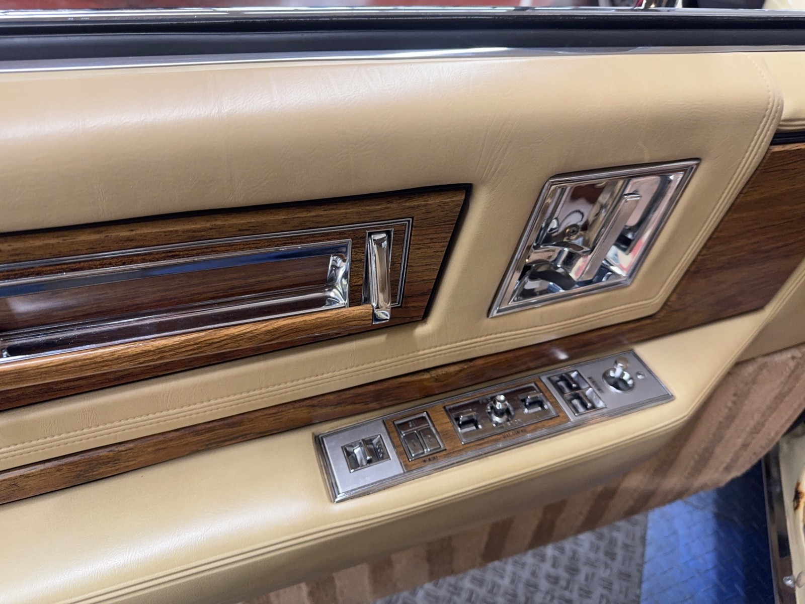 Cadillac-Eldorado-1985-Coupe-38
