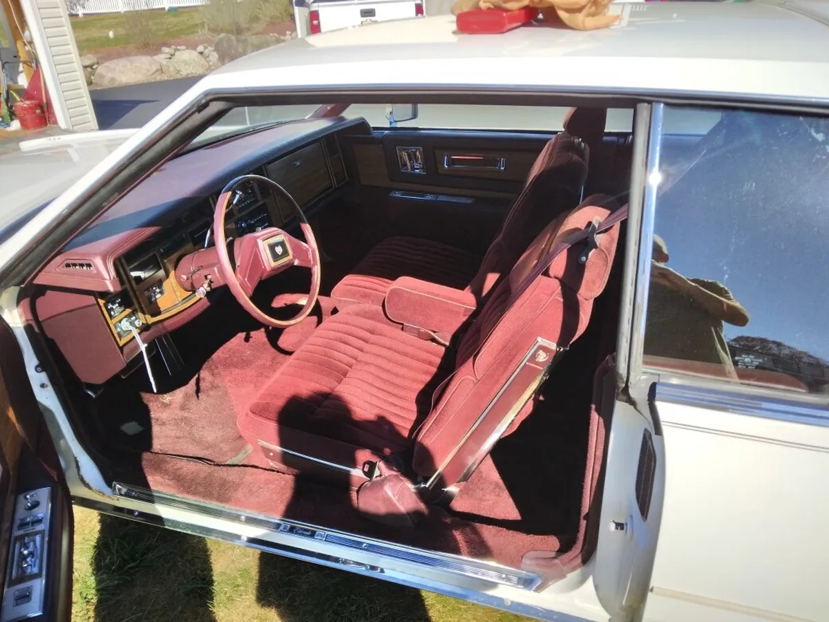 Cadillac-Eldorado-1985-White-Red-1