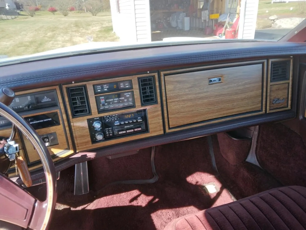 Cadillac-Eldorado-1985-White-Red-6