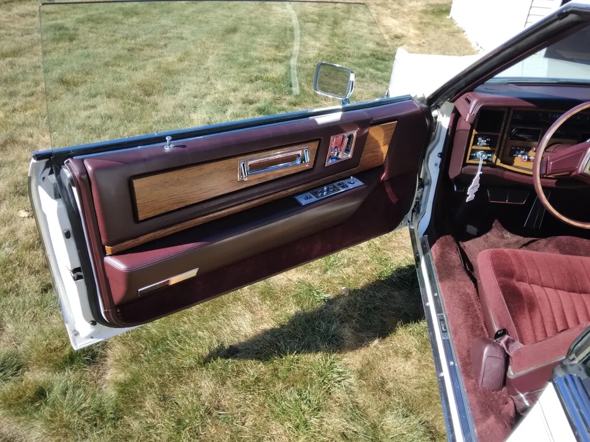 Cadillac-Eldorado-1985-White-Red-9