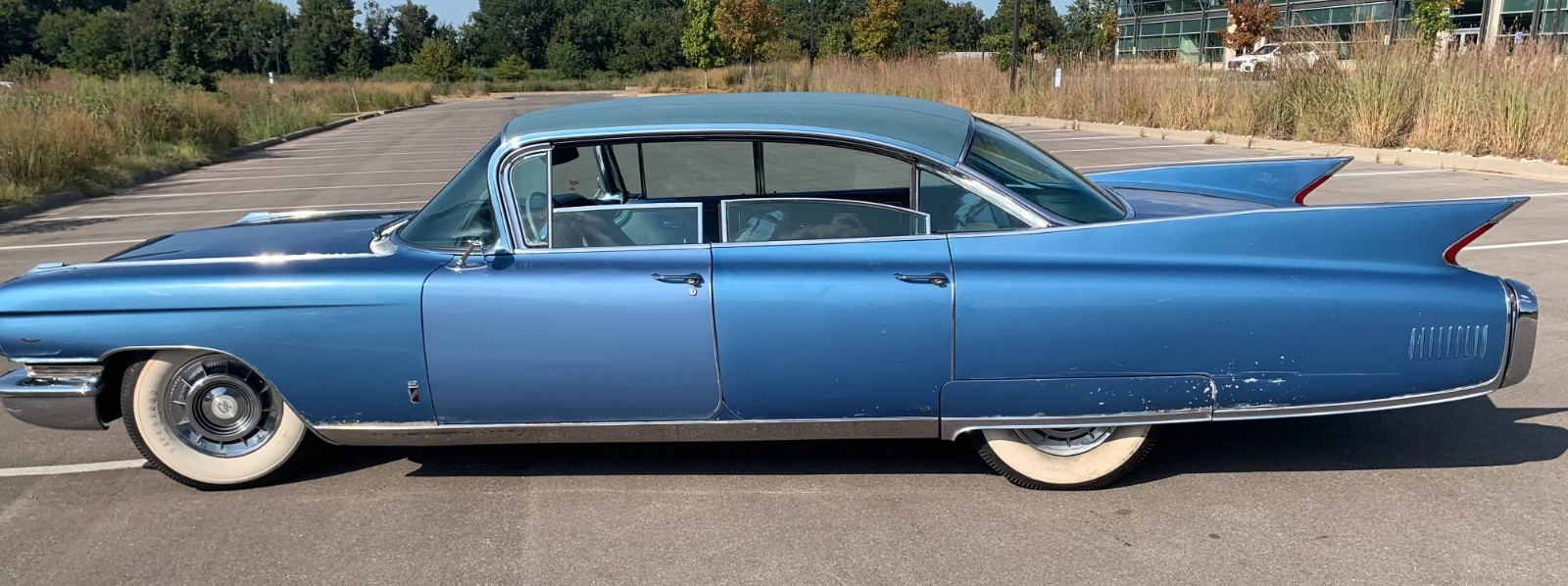 Cadillac-Fleetwood-1960-Sedan-1