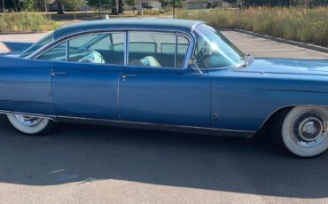 Cadillac-Fleetwood-1960-Sedan-2