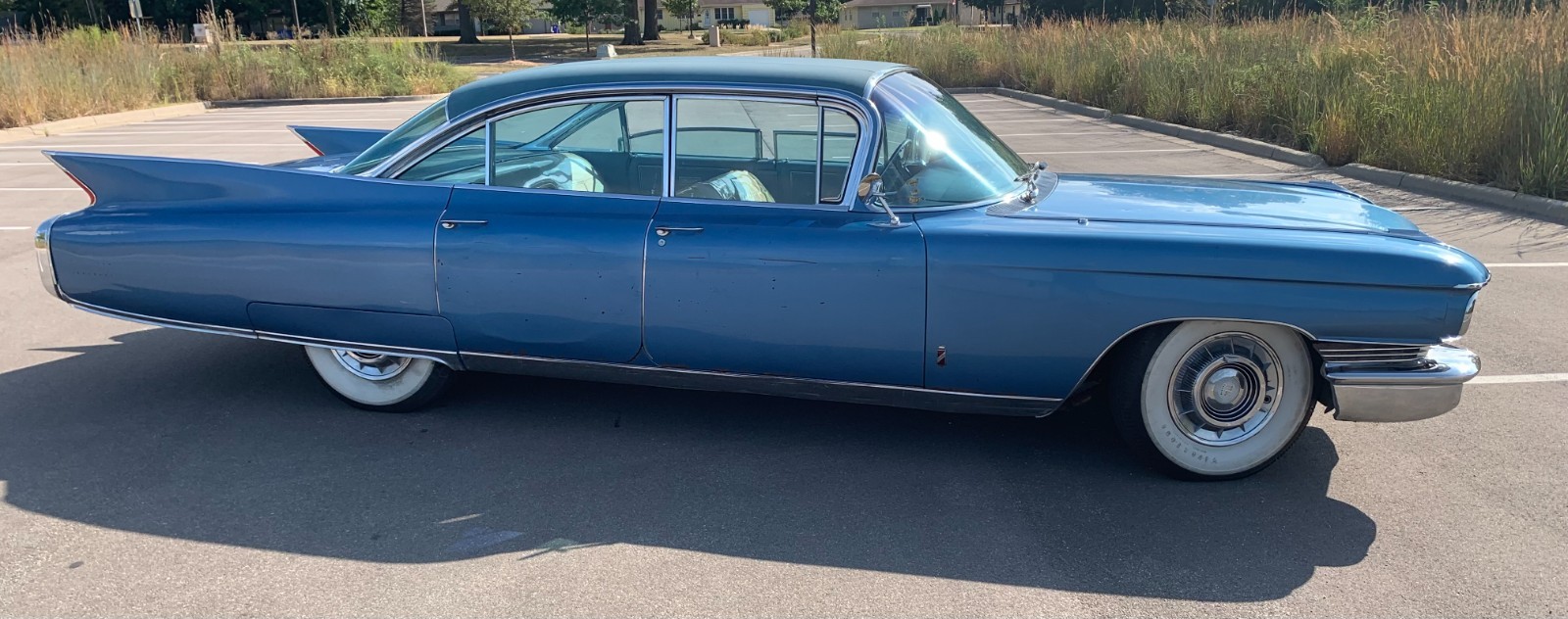 Cadillac-Fleetwood-1960-Sedan-2