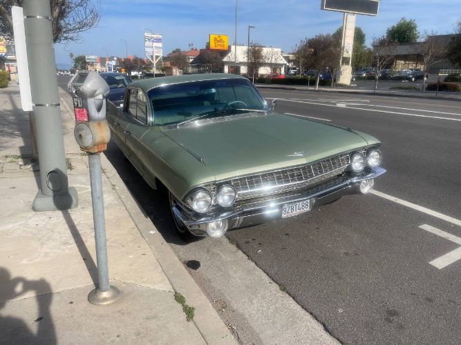 Cadillac-Fleetwood-1961-1