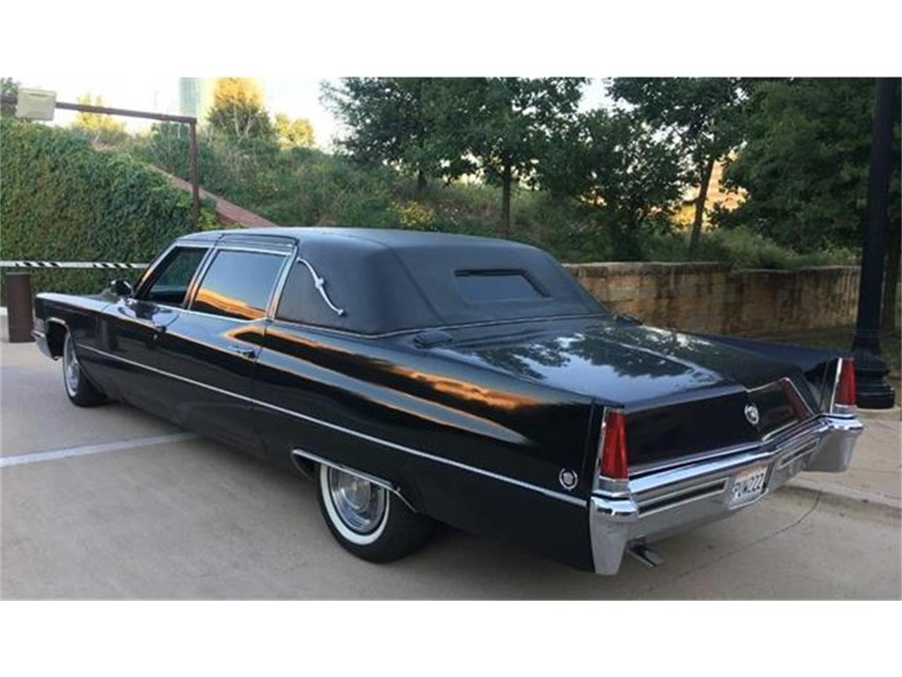 Cadillac-Fleetwood-1969-Black-Black-15