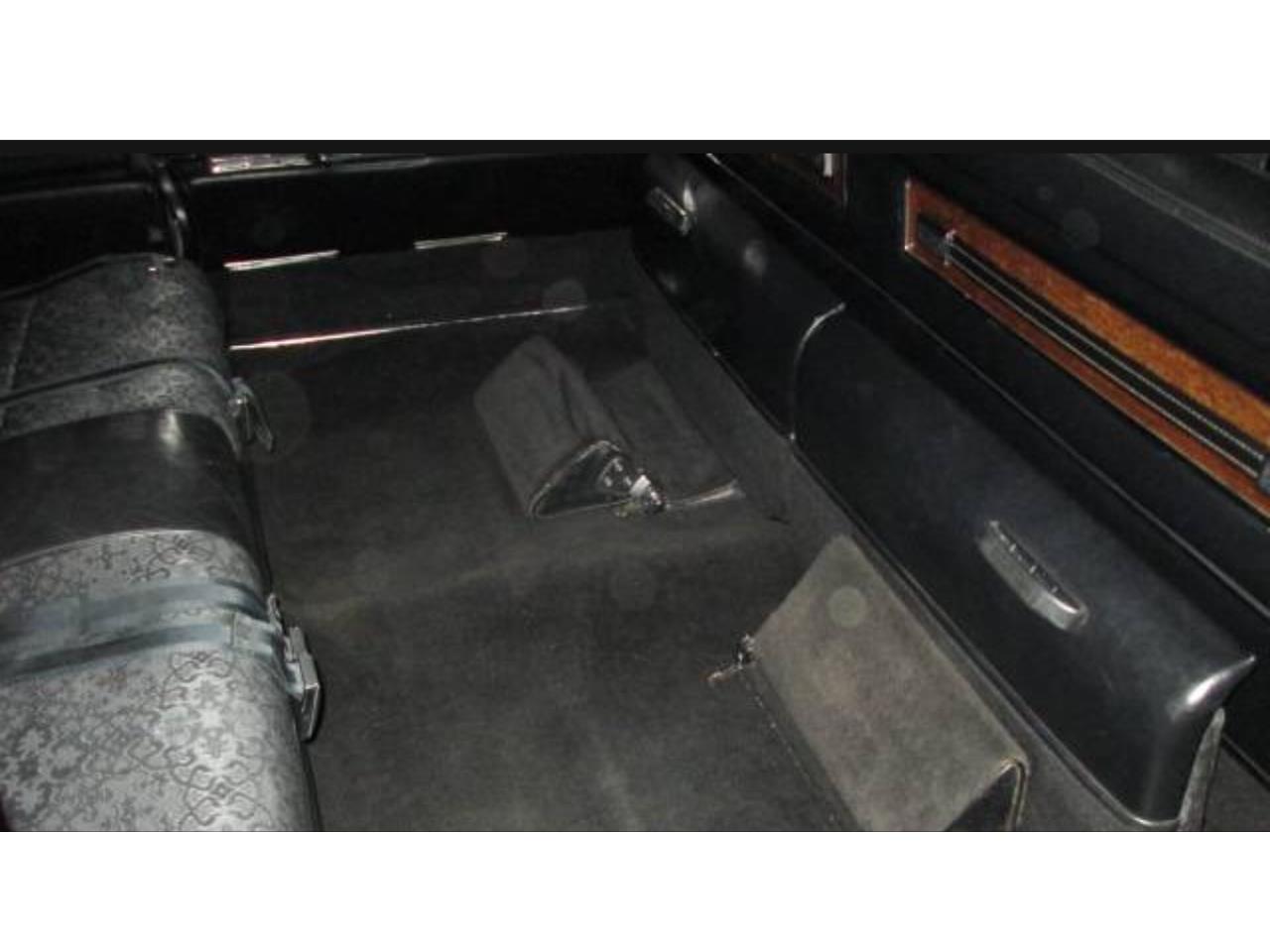 Cadillac-Fleetwood-1969-Black-Black-9